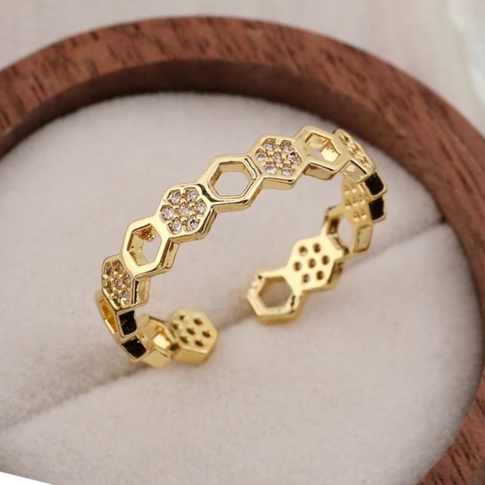 Honeycomb Open Band Ring - Picture 5 of 6